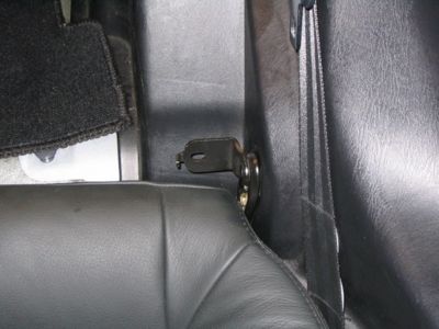 Gen6RearSeat-passengerhinge.jpg