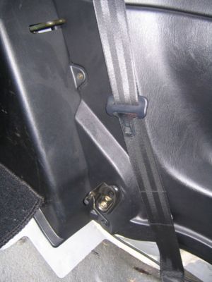 Sidepanel-retainingscrew2.jpg